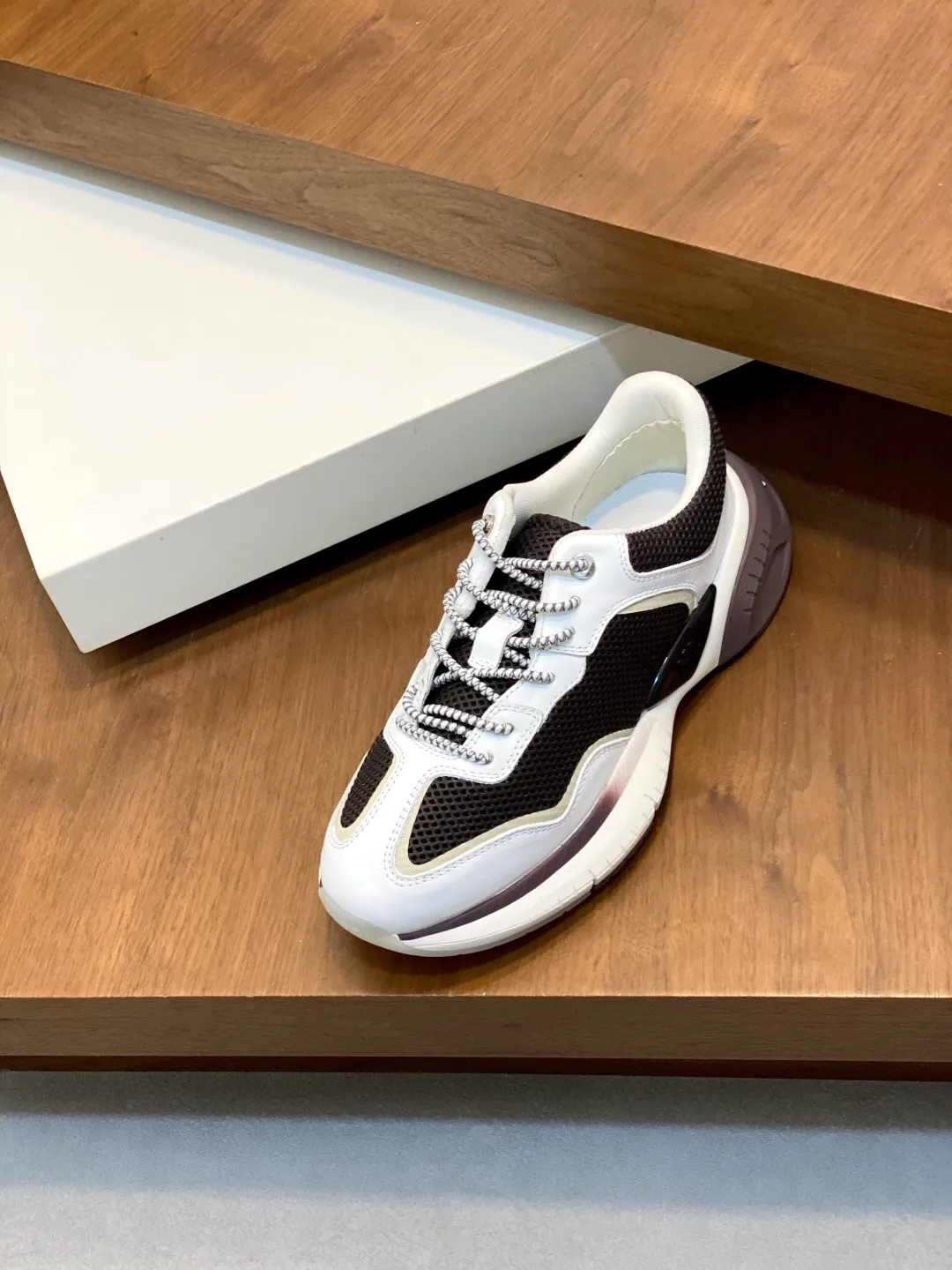 💰740 AMIRI's new men's casual sports shoes, made of first-layer cowhide leather uppers and spliced ​​with original breathable mesh, rich in three-dimensionality, contrasting color design, simple style, fashionable and sporty, breathable mesh lining, original ultra-light outsole, a must-have item for daily leisure! Size: 38-45 (38, 45 customized)